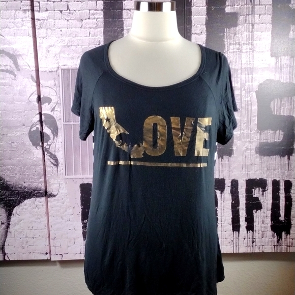 Free Kisses Tops - ❤️6 items for $25 sale!!❤️ Free Kisses California Love Top EUC